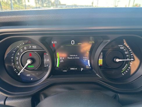Used 2024 Jeep Wrangler Unlimited w/ Convenience Group AWD/4WD image 17