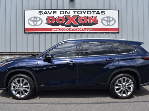 Certified 2024 Toyota Highlander Limited AWD/4WD image 4