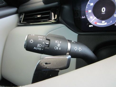 Used 2026 Land Rover Range Rover Velar Dynamic SE AWD/4WD image 32