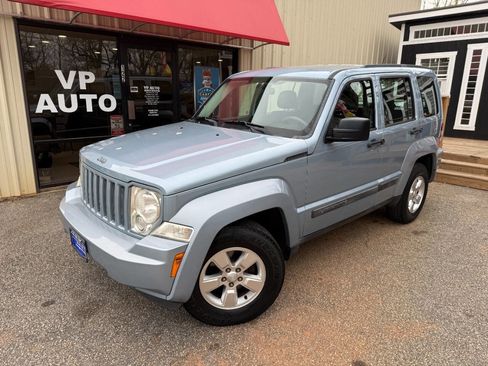 Used 2012 Jeep Liberty Sport image 1
