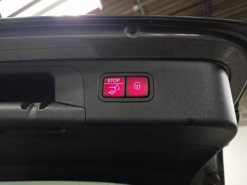 Used 2018 Mercedes-Benz GLC 63 AMG 4MATIC image 10