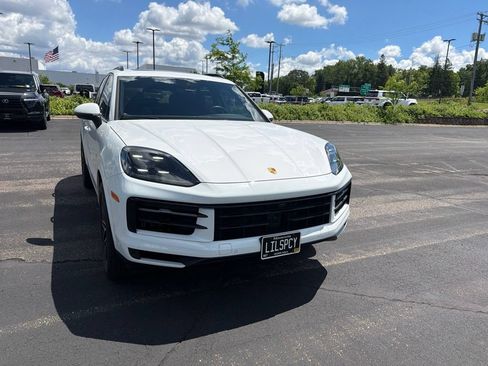 Used 2024 Porsche Cayenne AWD/4WD image 11