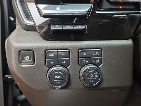 Used 2023 Chevrolet Silverado 1500 High Country w/ Technology Package image 27