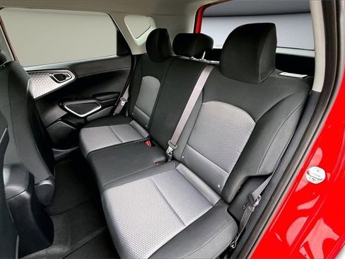 Used 2025 Kia Soul LX image 21