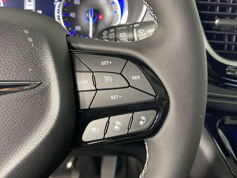 New 2025 Chrysler Pacifica Limited image 25