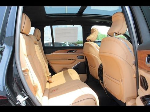 Used 2022 Jeep Grand Cherokee Summit image 10