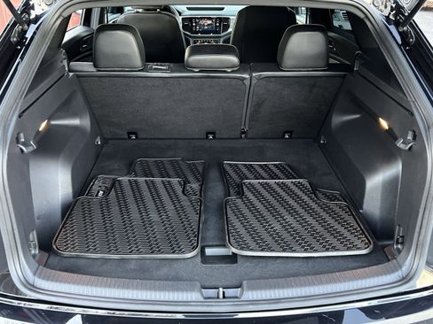 Used 2022 Volkswagen Atlas Cross Sport SE image 24