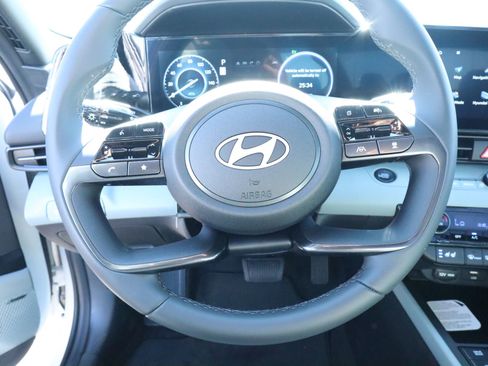 New 2026 Hyundai Elantra Limited FWD image 3