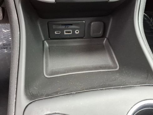 Used 2024 GMC Terrain SLT image 12