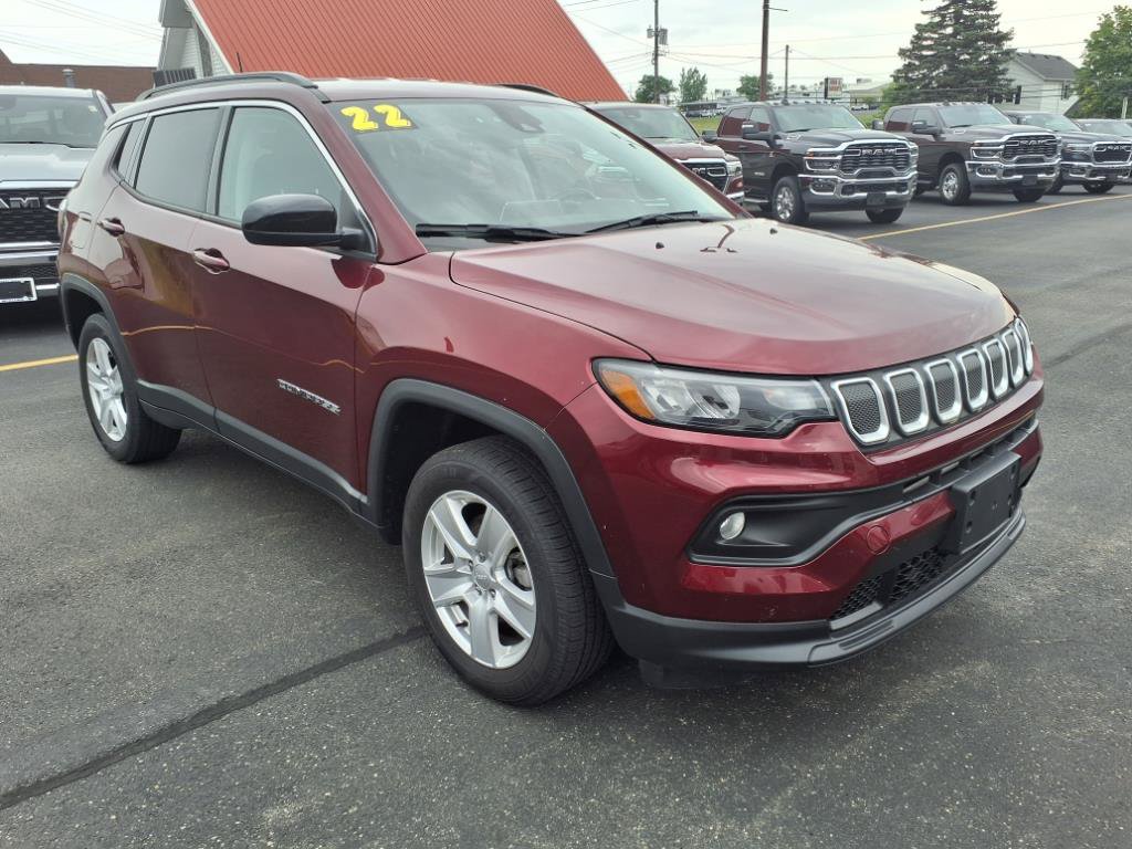 Used 2022 Jeep Compass Latitude w/ Convenience Group AWD/4WD image 3