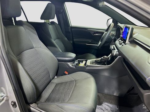 Used 2023 Toyota RAV4 SE image 26