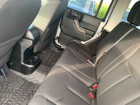 Used 2018 Jeep Wrangler Unlimited Sport AWD/4WD image 13