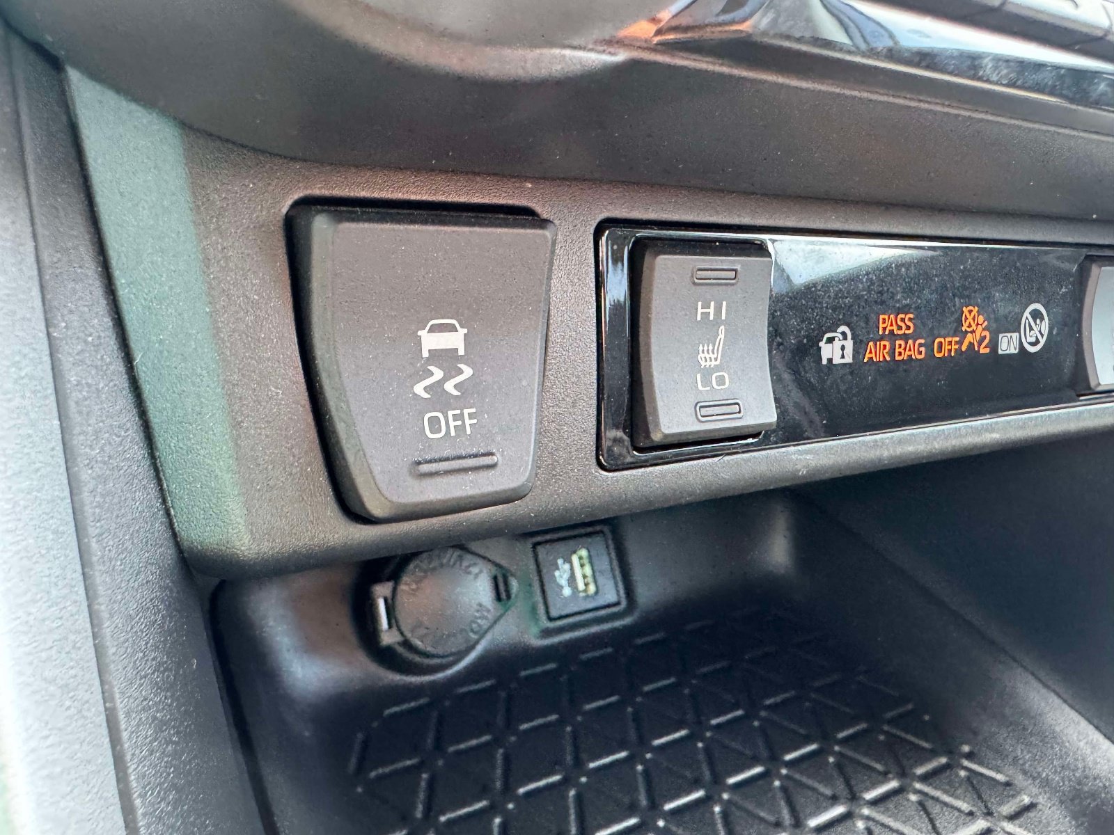 Certified 2023 Toyota RAV4 XLE w/ Convenience Package AWD/4WD image 35