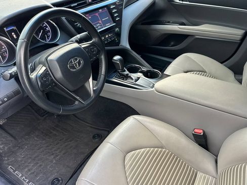 Used 2018 Toyota Camry SE FWD image 9