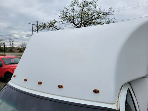 Used 2016 Chevrolet Express 3500 RWD image 17