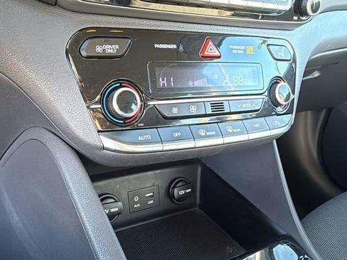 Used 2019 Hyundai Ioniq Plug-In Hybrid image 16