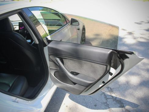 Used 2020 Tesla Model 3 Standard Range RWD image 28