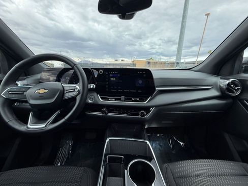 Used 2025 Chevrolet Equinox LT image 33