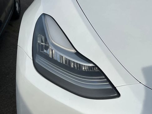 Used 2021 Tesla Model Y Long Range image 14