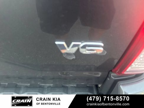 Used 2017 Toyota Tacoma TRD Off-Road w/ Premium & Technology Package AWD/4WD image 10