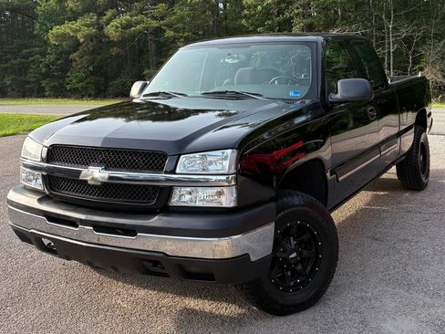 Used 2004 Chevrolet Silverado 1500 LS w/ Light Duty Power Package AWD/4WD image 2