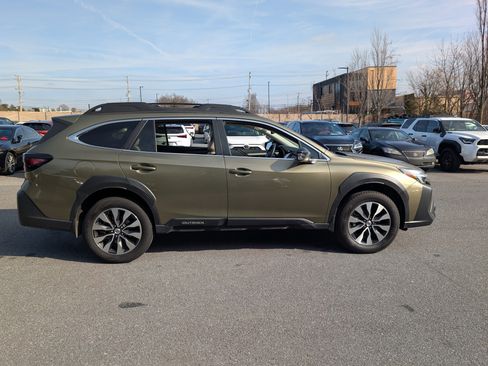 Used 2023 Subaru Outback Limited image 2