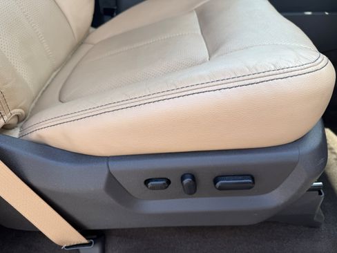 Used 2015 Ford F250 Lariat w/ Lariat Interior Package AWD/4WD image 24