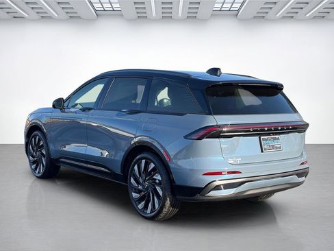New 2026 Lincoln Nautilus Reserve w/ Jet Appearance Package image 5