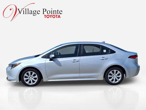 Used 2024 Toyota Corolla LE FWD image 2