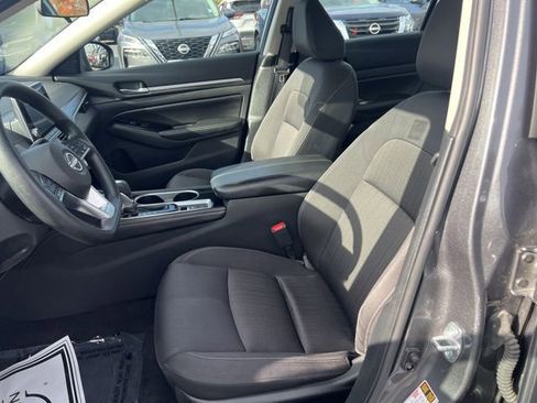 Used 2023 Nissan Altima 2.5 SV image 9