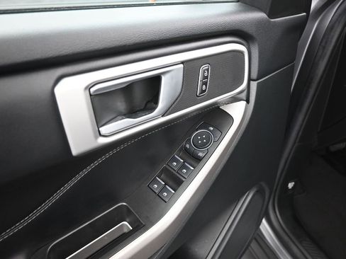 Certified 2023 Ford Explorer XLT RWD image 16