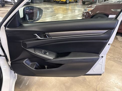 Used 2018 Honda Accord LX image 19