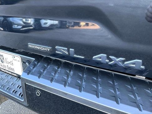 Used 2018 Nissan Titan SV image 25