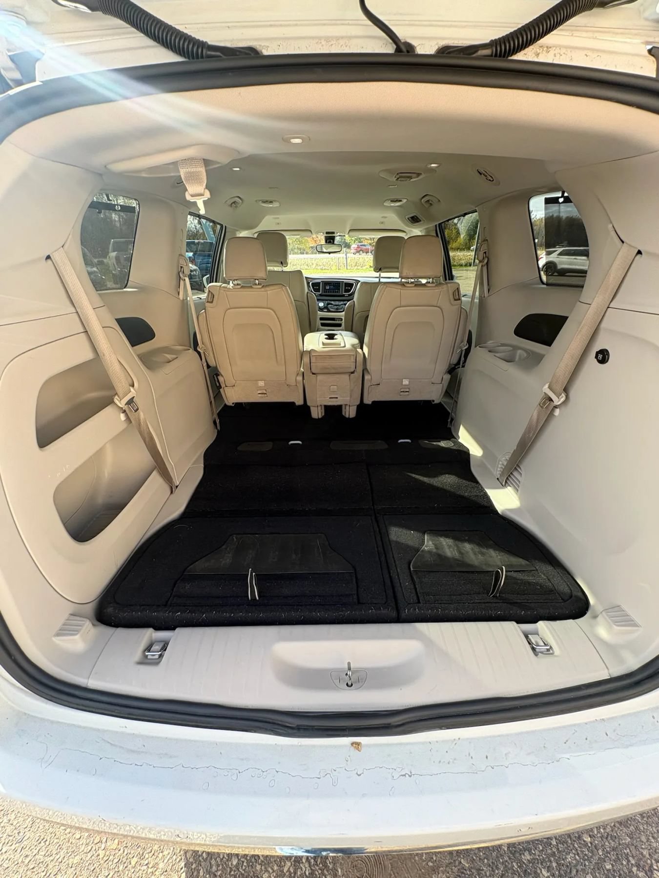Used 2018 Chrysler Pacifica Touring-L FWD image 41