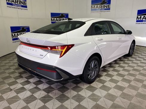 Used 2024 Hyundai Elantra Blue FWD image 16
