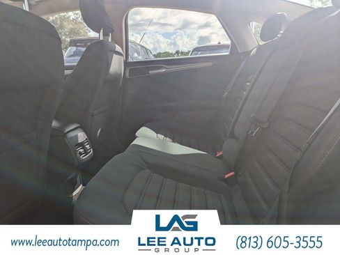 Used 2018 Ford Fusion SE w/ Fusion SE Technology Package FWD image 13
