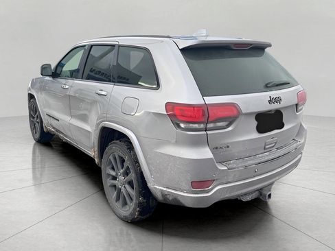 Used 2017 Jeep Grand Cherokee Altitude image 4