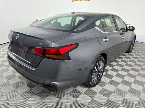 Used 2024 Nissan Altima 2.5 SV FWD image 6