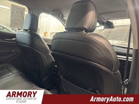 Used 2023 Jeep Grand Cherokee Limited image 29