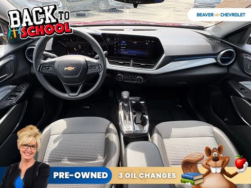 Used 2025 Chevrolet Trax LT FWD image 25