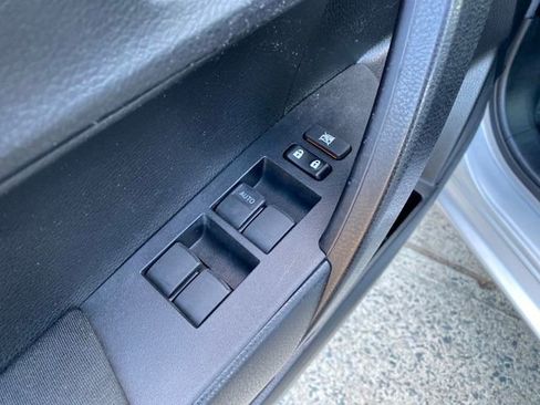 Used 2018 Toyota Corolla L image 18