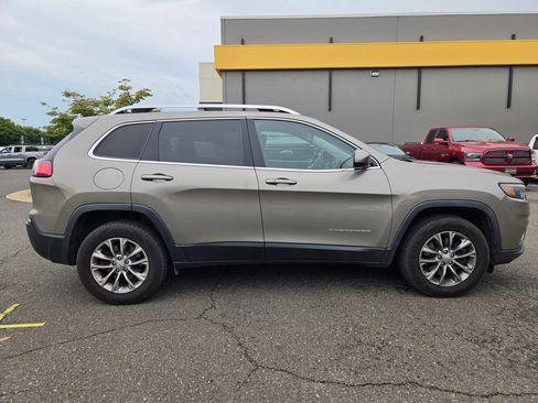Used 2019 Jeep Cherokee Latitude Plus AWD/4WD image 8