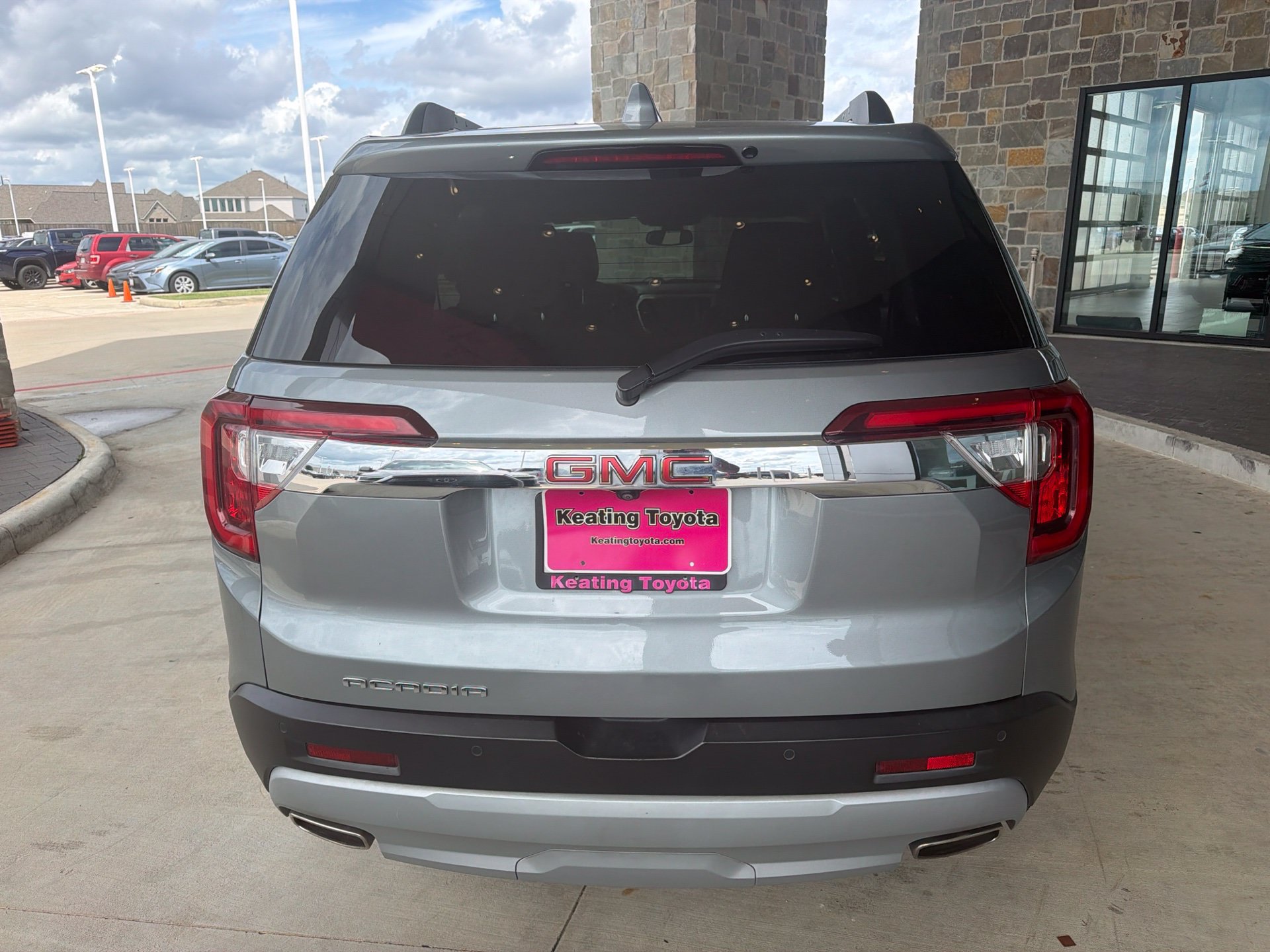 Used 2023 GMC Acadia SLT FWD image 9