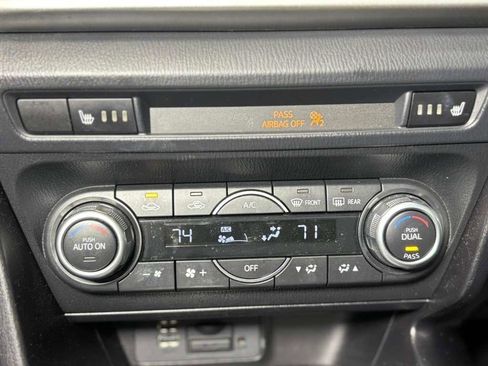 Used 2018 MAZDA MAZDA3 Touring image 19
