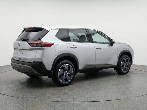 Used 2025 Nissan Rogue SV FWD image 9