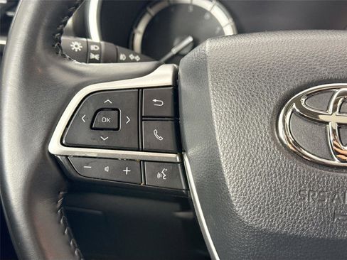 Certified 2022 Toyota Highlander XLE image 17