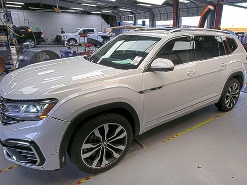 Used 2023 Volkswagen Atlas SEL Premium image 3