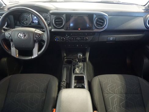 Used 2017 Toyota Tacoma TRD Off-Road AWD/4WD image 25