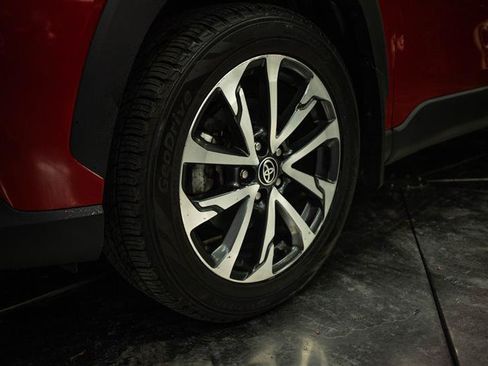 Used 2022 Toyota Corolla Cross XLE w/ Convenience Package AWD/4WD image 3