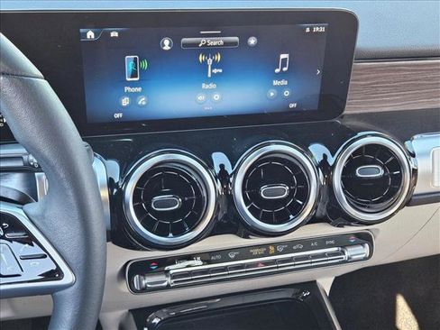 Used 2026 Mercedes-Benz GLB 250 image 14